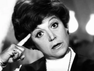 Γνωστή ηθοποιός αποκάλυψε οτι «έτρωγε» ξύλο από τη Βλαχοπούλου (βίντεο)